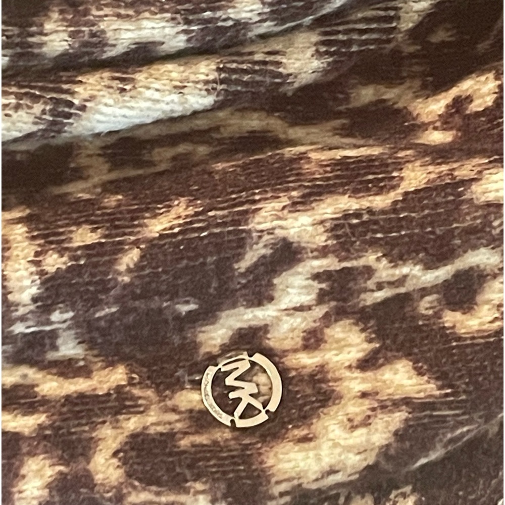 Michael Kors 🧣Leopard but not so leopard. No fur
